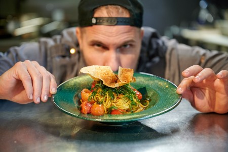 Gutes Essen Fisch Fleisch L ORANGERIE Stefan Schroeder Kueche Feuer